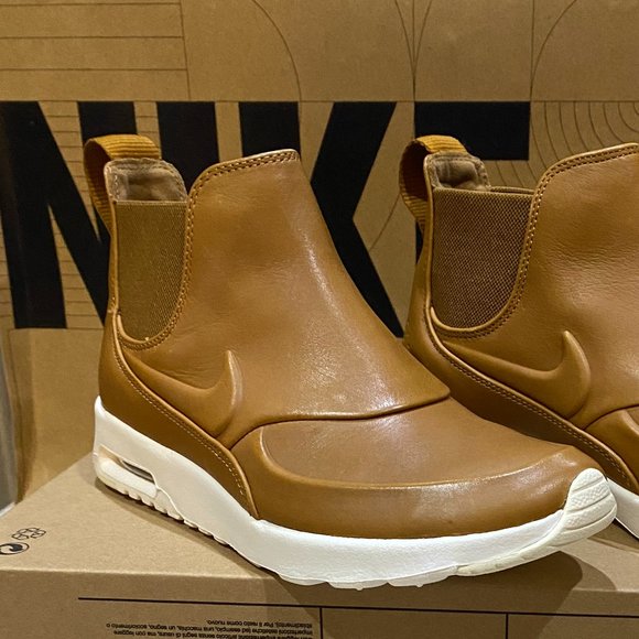 NIKE Air Max Thea Mid Shoe. One of the most liked shoes continue 2025. - Picture 12 of 13